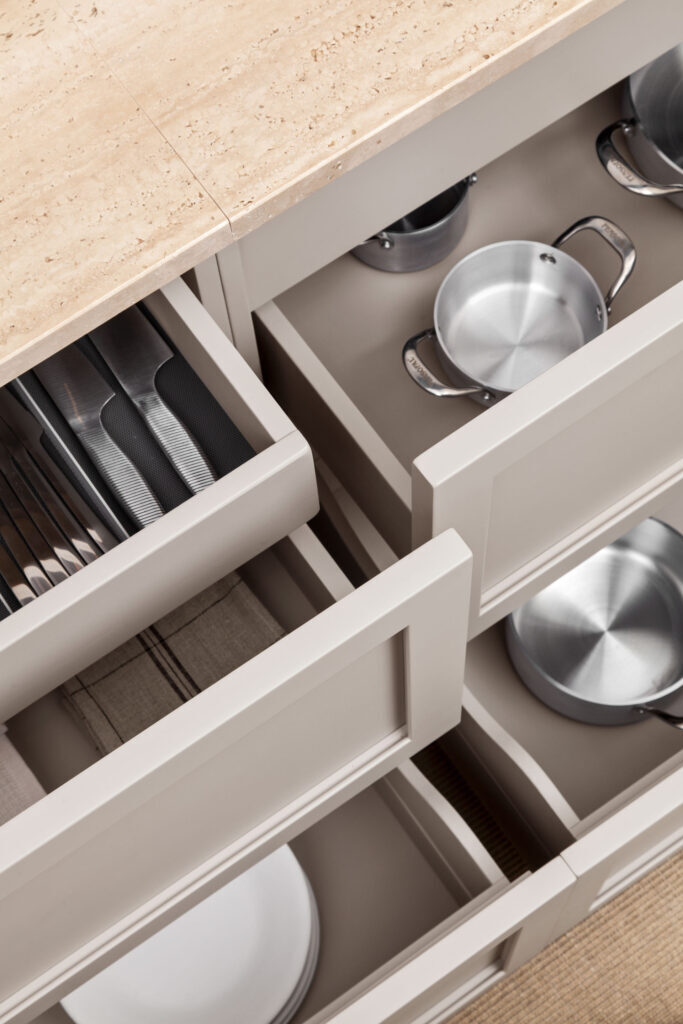 Atlante kitchen detail